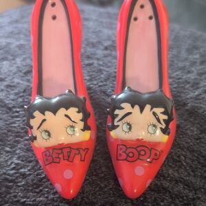 VTG Betty Boop Salt And Pepper Shakers